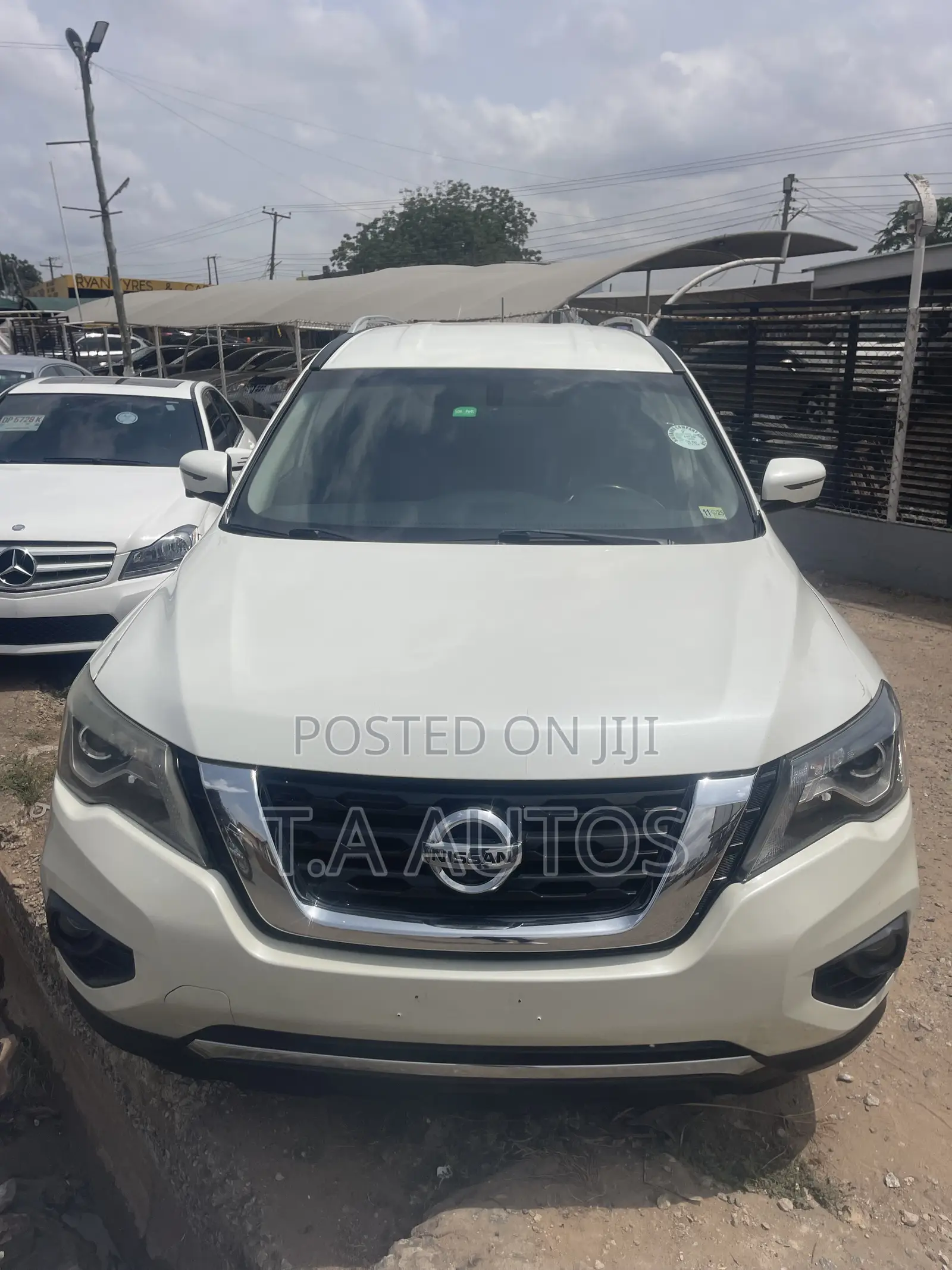 Nissan Pathfinder 2020 White