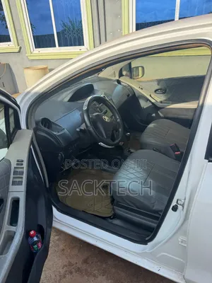 Toyota Vitz 2009 White