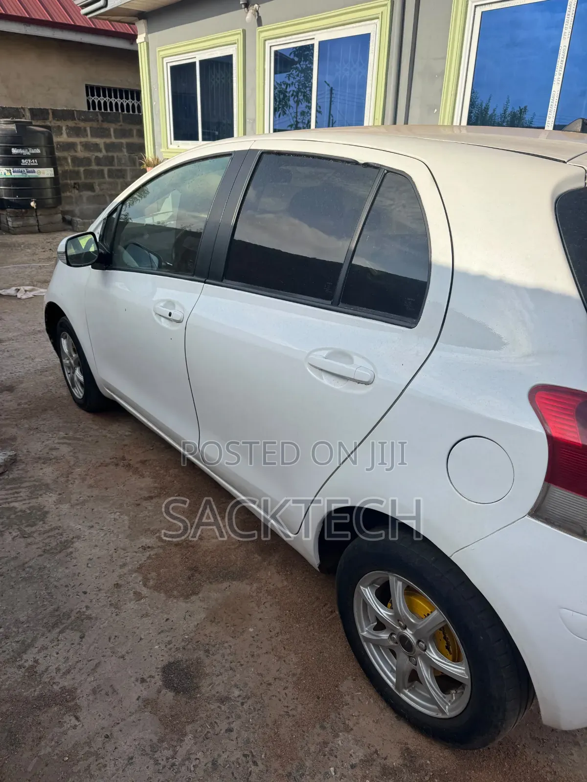 Toyota Vitz 2009 White