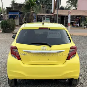 Toyota Vitz 1.3 FWD 5dr 2015 Yellow