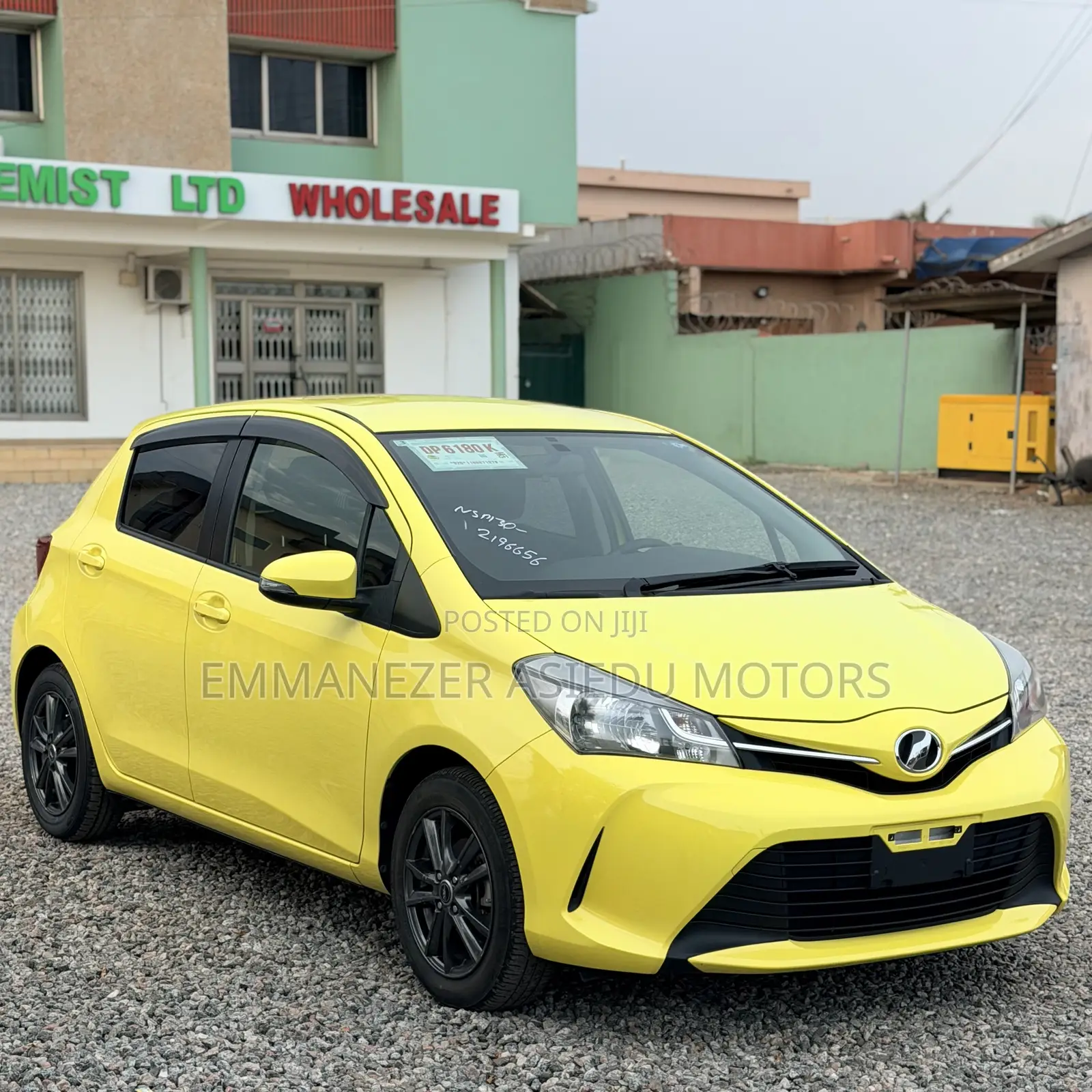 Toyota Vitz 1.3 FWD 5dr 2015 Yellow