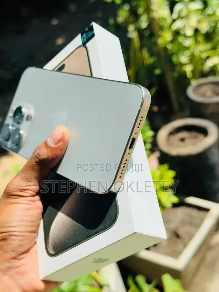 New Apple iPhone 15 Pro Max 256 GB Silver
