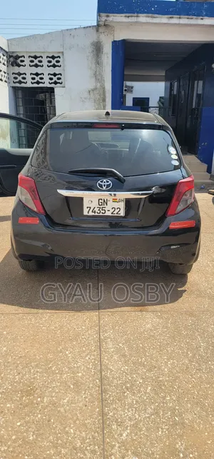 Toyota Vitz 2012 Black