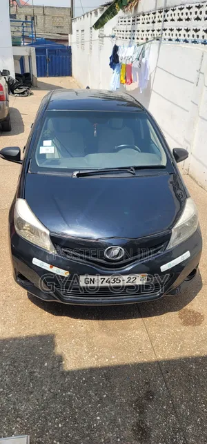 Toyota Vitz 2012 Black