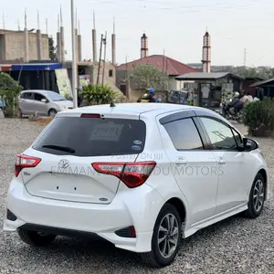 Toyota Vitz 1.3 FWD 5dr 2017 Pearl