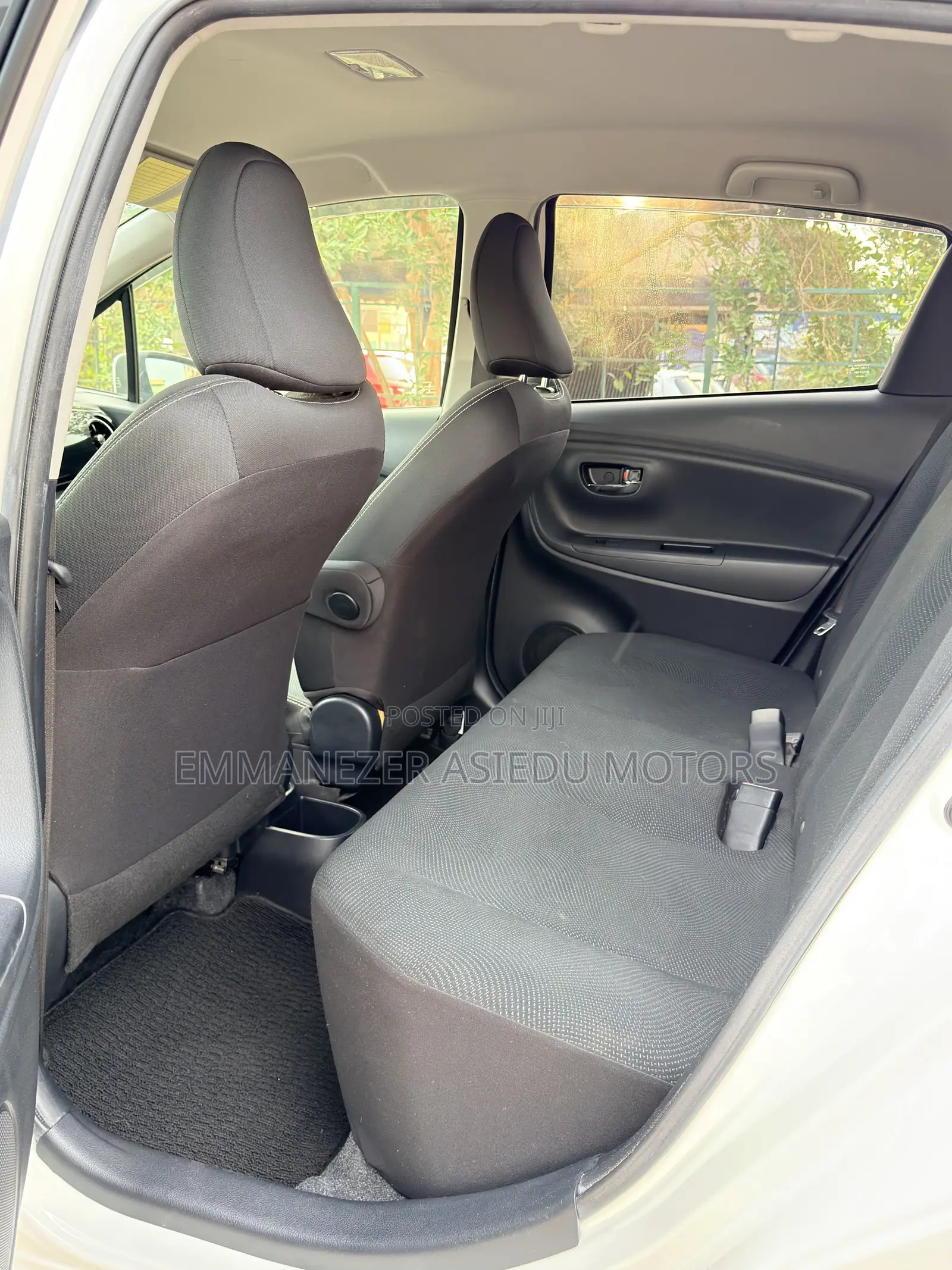 Toyota Vitz 1.3 FWD 5dr 2017 Pearl