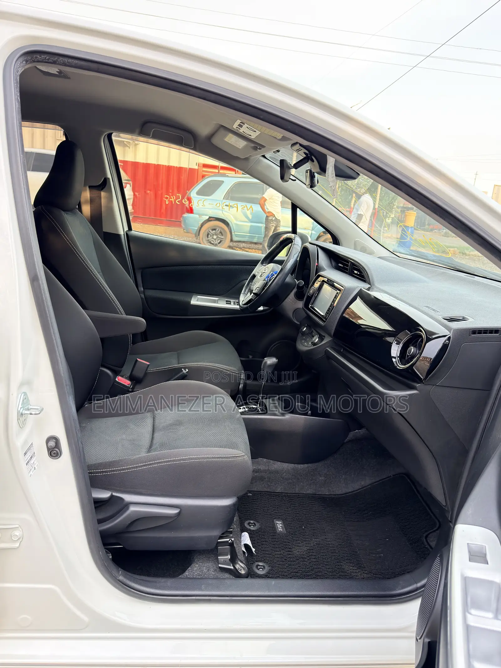 Toyota Vitz 1.3 FWD 5dr 2017 Pearl