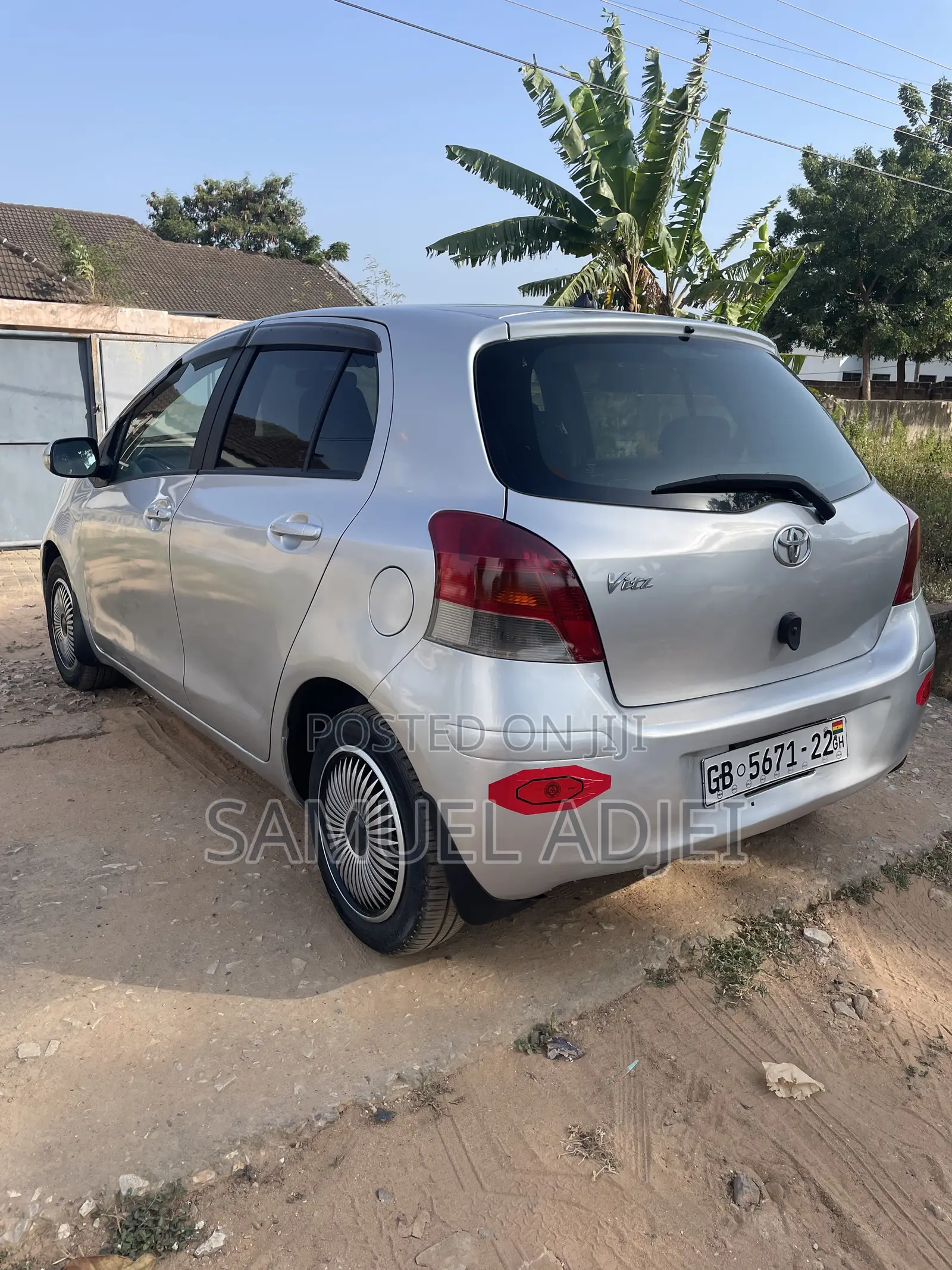 Toyota Vitz 2010 Silver