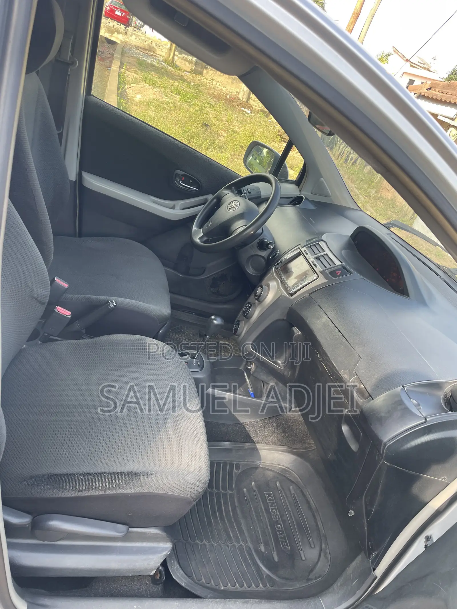 Toyota Vitz 2010 Silver