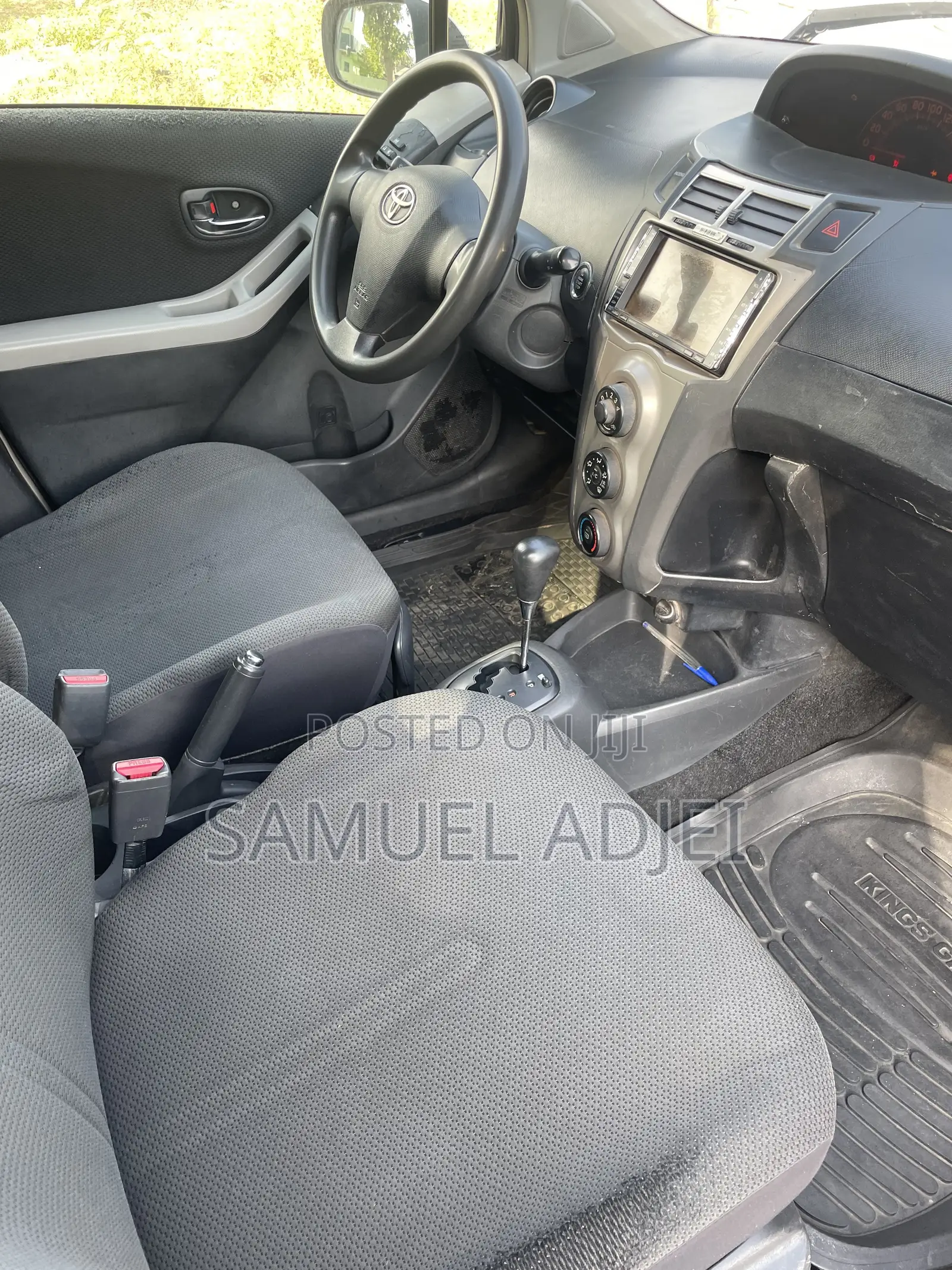 Toyota Vitz 2010 Silver