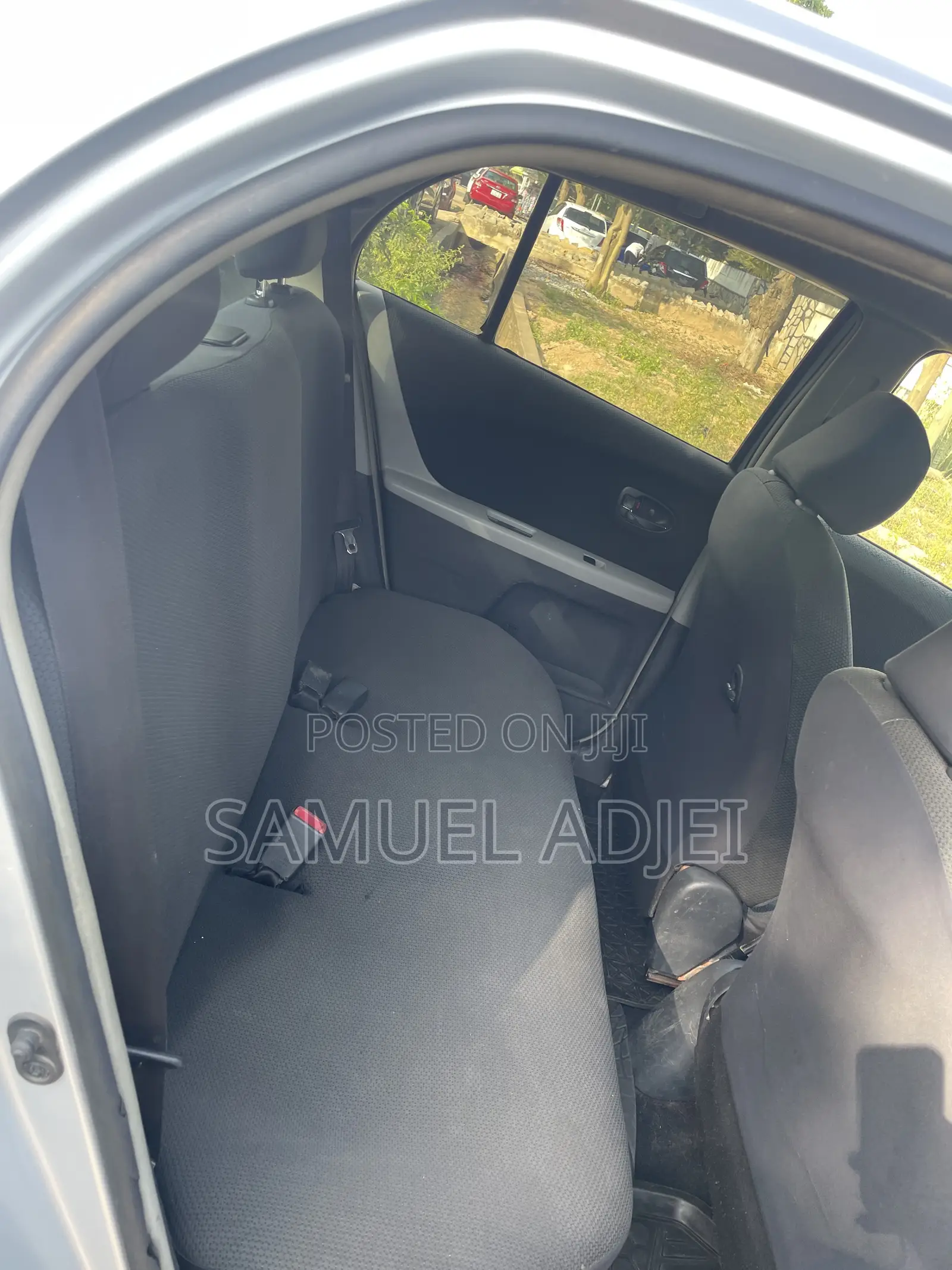 Toyota Vitz 2010 Silver