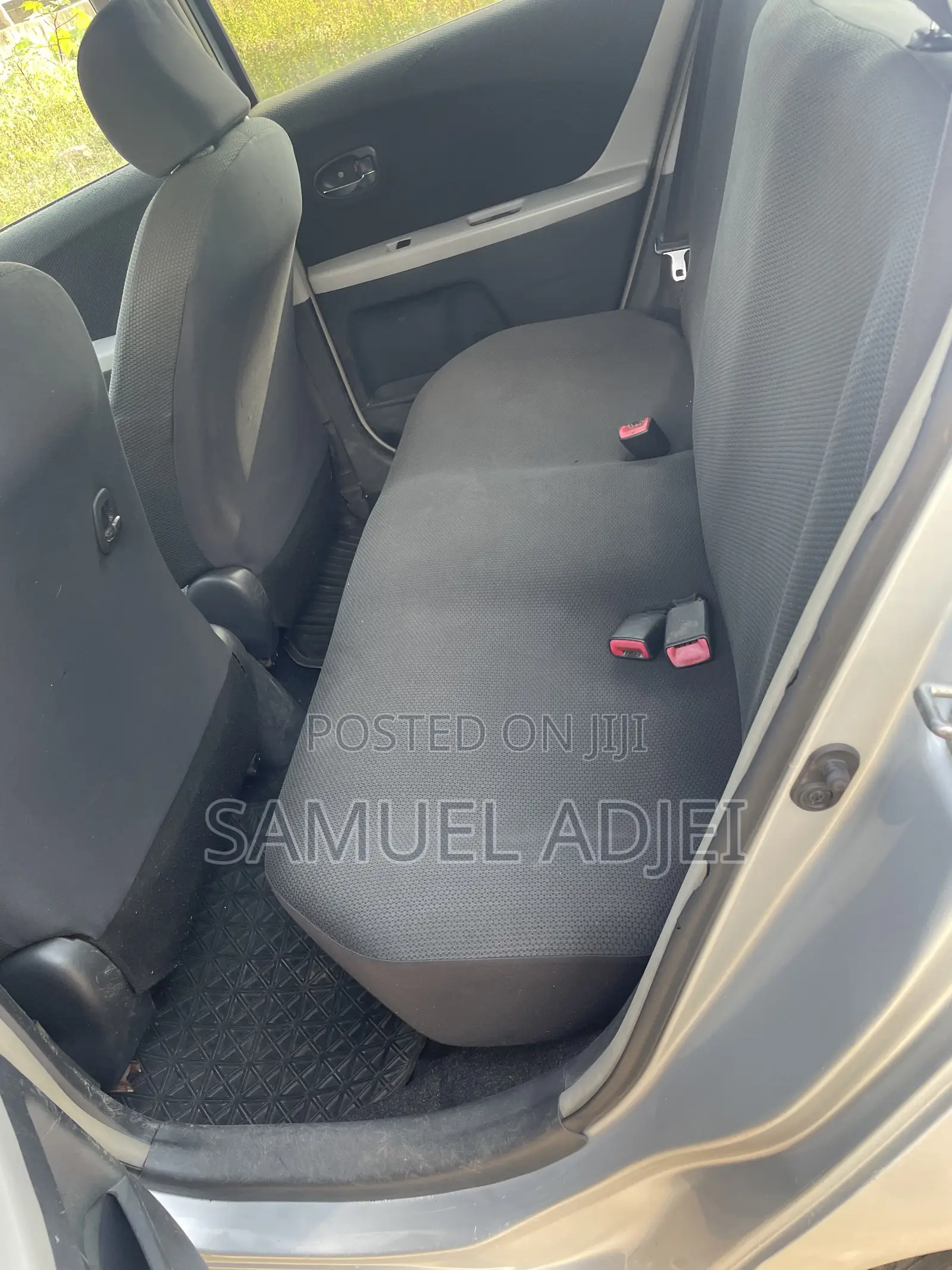 Toyota Vitz 2010 Silver