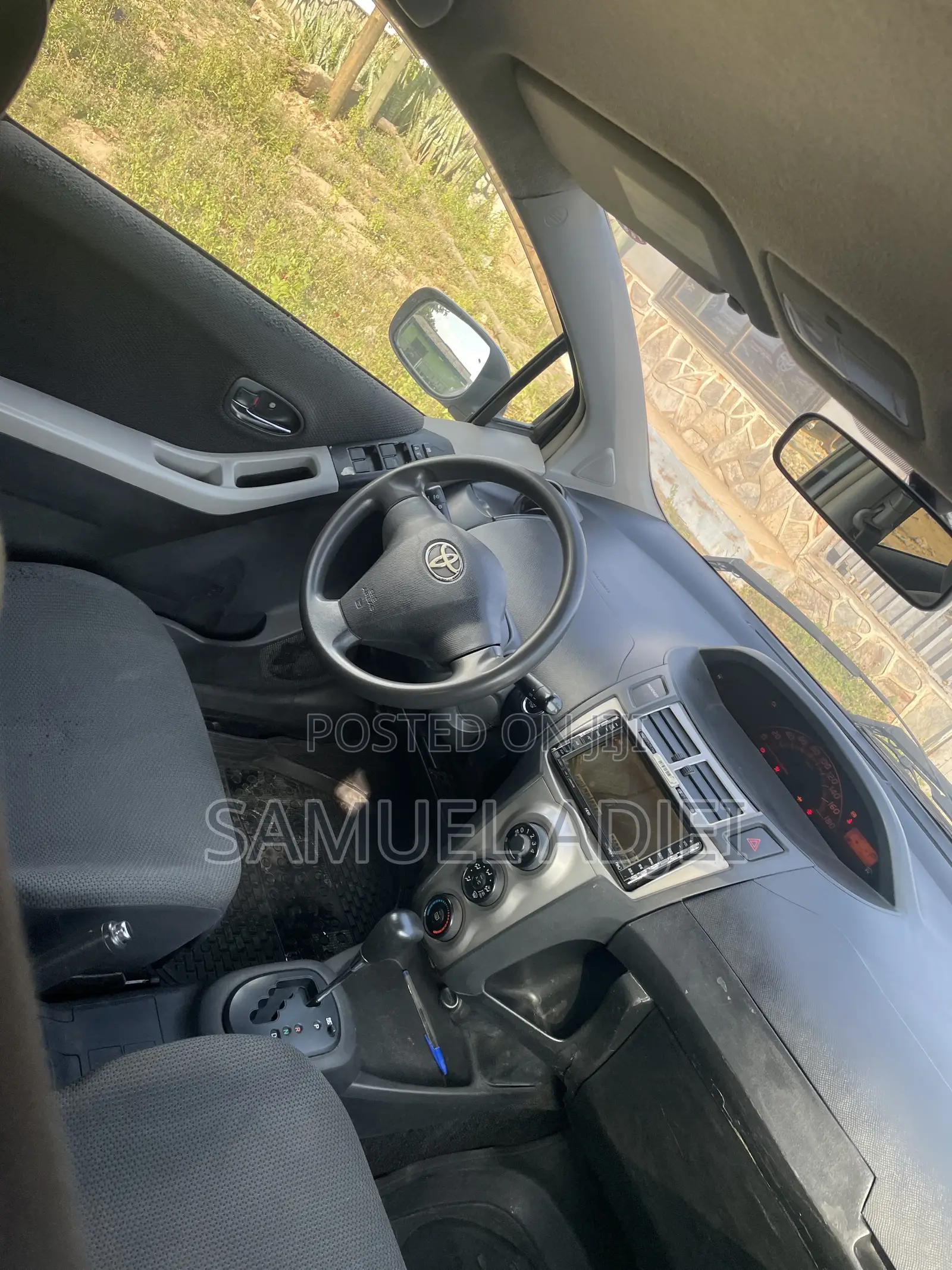 Toyota Vitz 2010 Silver