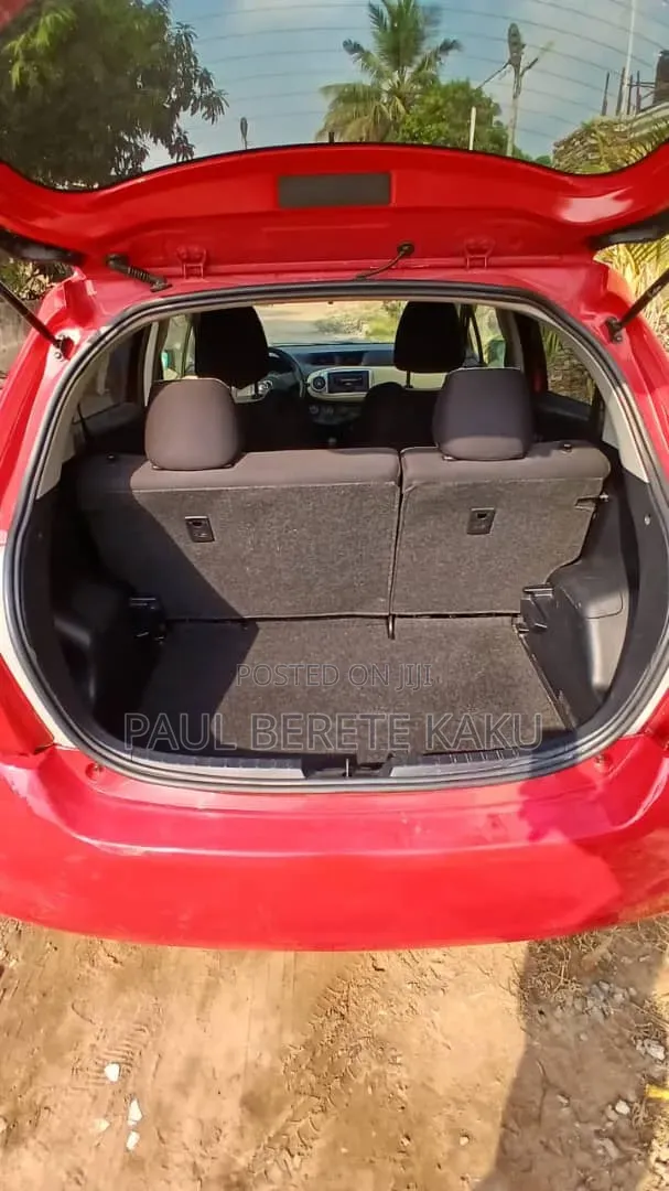 Toyota Vitz 1.3 FWD 3dr 2012 Red