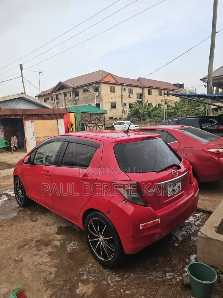 Toyota Vitz 1.3 FWD 3dr 2012 Red