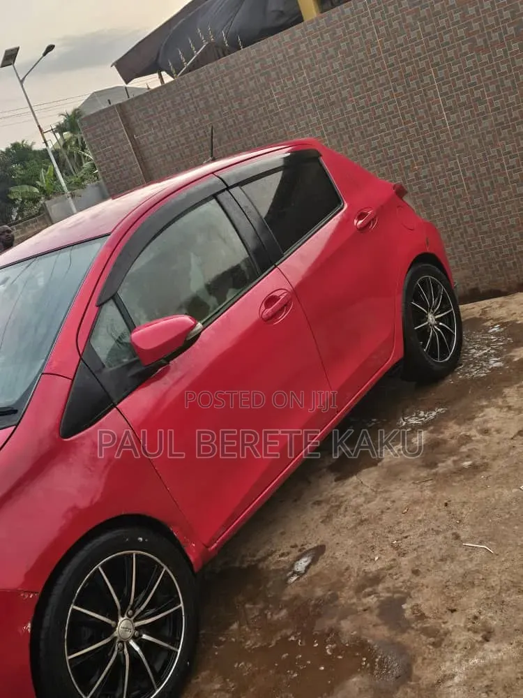 Toyota Vitz 1.3 FWD 3dr 2012 Red