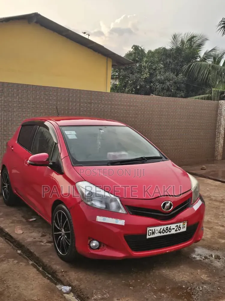 Toyota Vitz 1.3 FWD 3dr 2012 Red