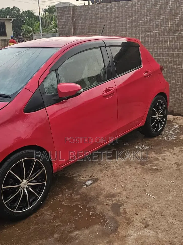 Toyota Vitz 1.3 FWD 3dr 2012 Red