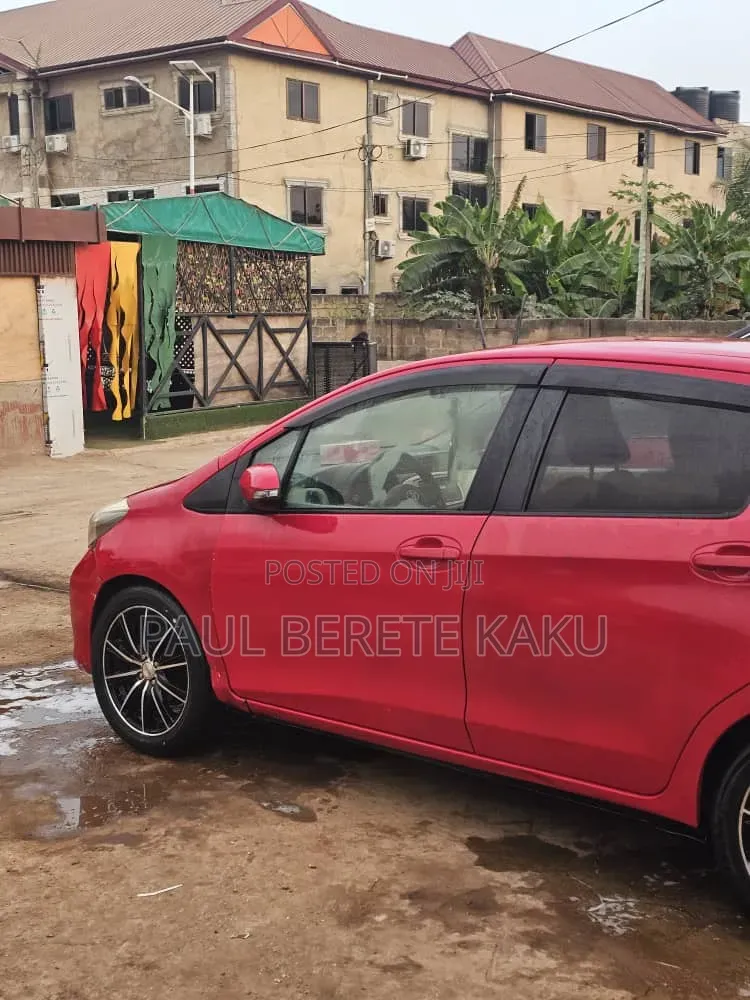 Toyota Vitz 1.3 FWD 3dr 2012 Red