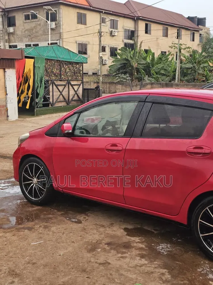 Toyota Vitz 1.3 FWD 3dr 2012 Red