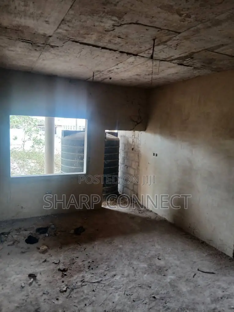 12bdrm House in Kasoa America Down, Adade for sale