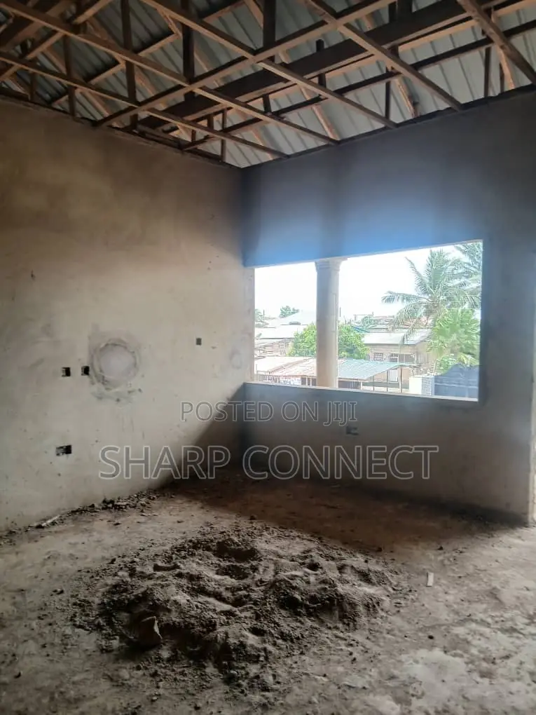 12bdrm House in Kasoa America Down, Adade for sale