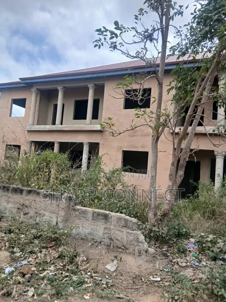 12bdrm House in Kasoa America Down, Adade for sale