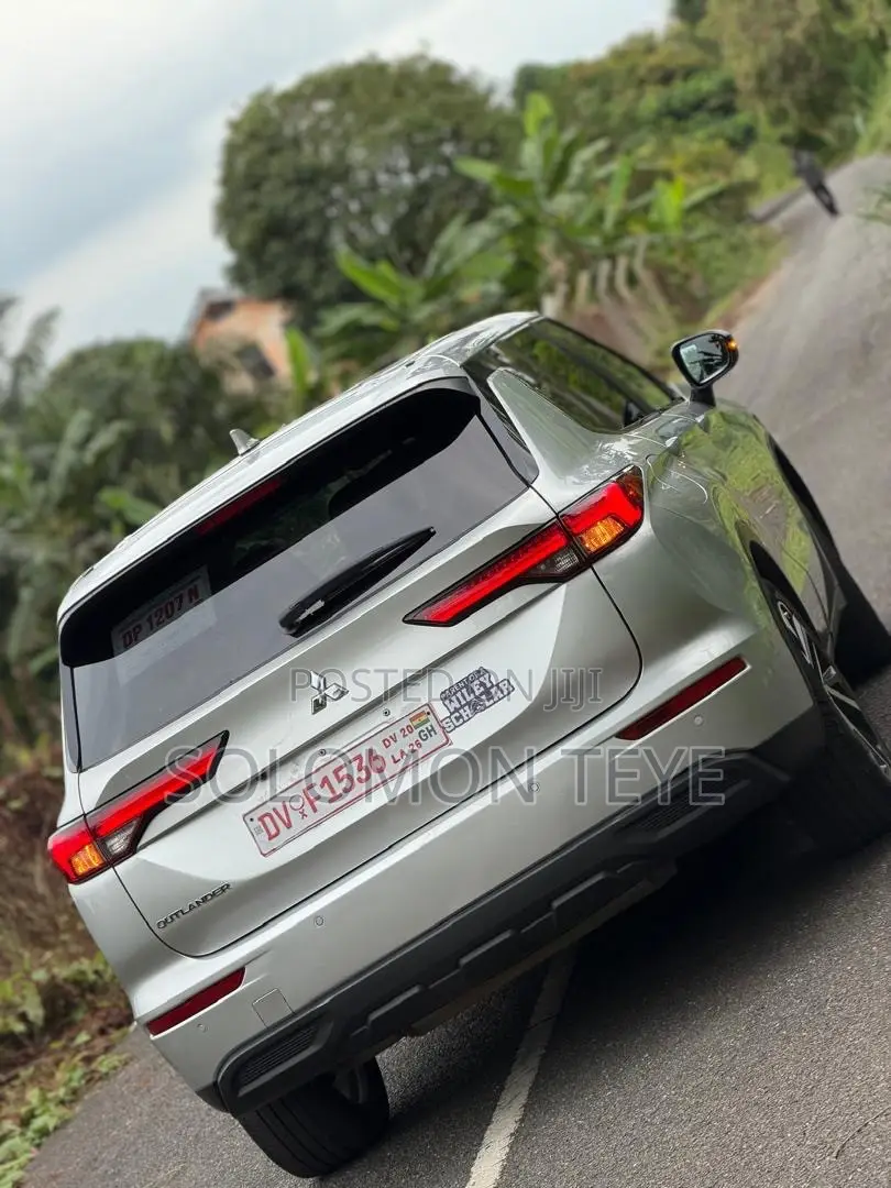 Mitsubishi Outlander 2022 Gray