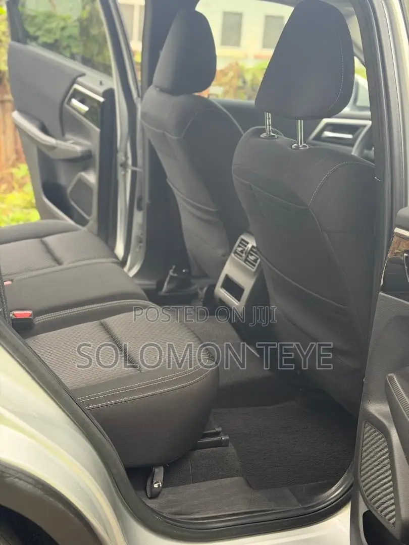 Mitsubishi Outlander 2022 Gray