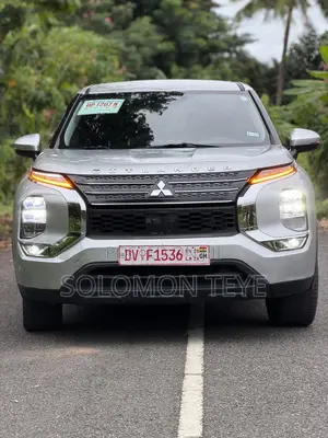Mitsubishi Outlander 2022 Gray