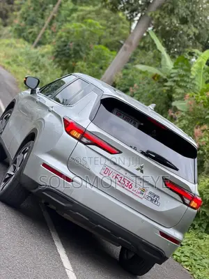 Mitsubishi Outlander 2022 Gray