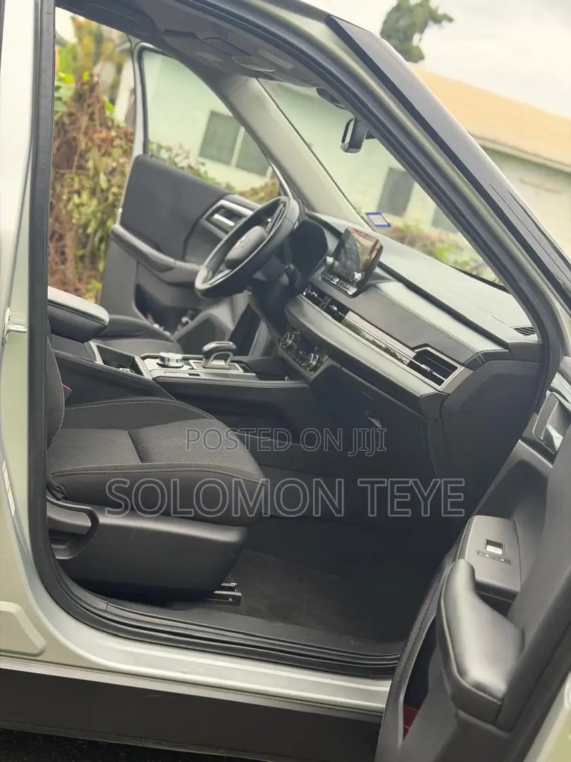 Mitsubishi Outlander 2022 Gray