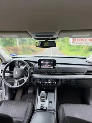 Mitsubishi Outlander 2022 Gray