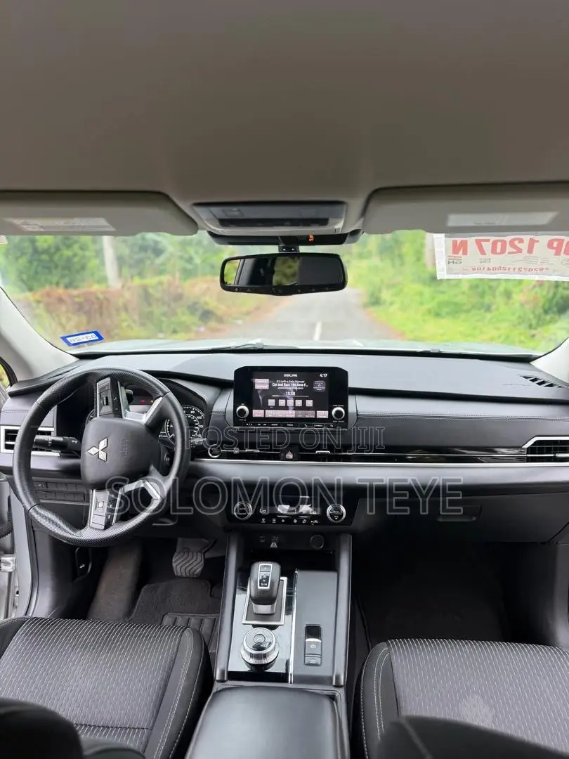 Mitsubishi Outlander 2022 Gray