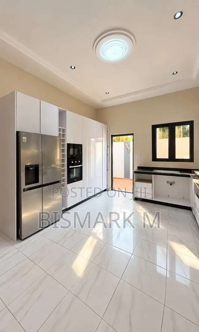 4bdrm House in Adenta for sale