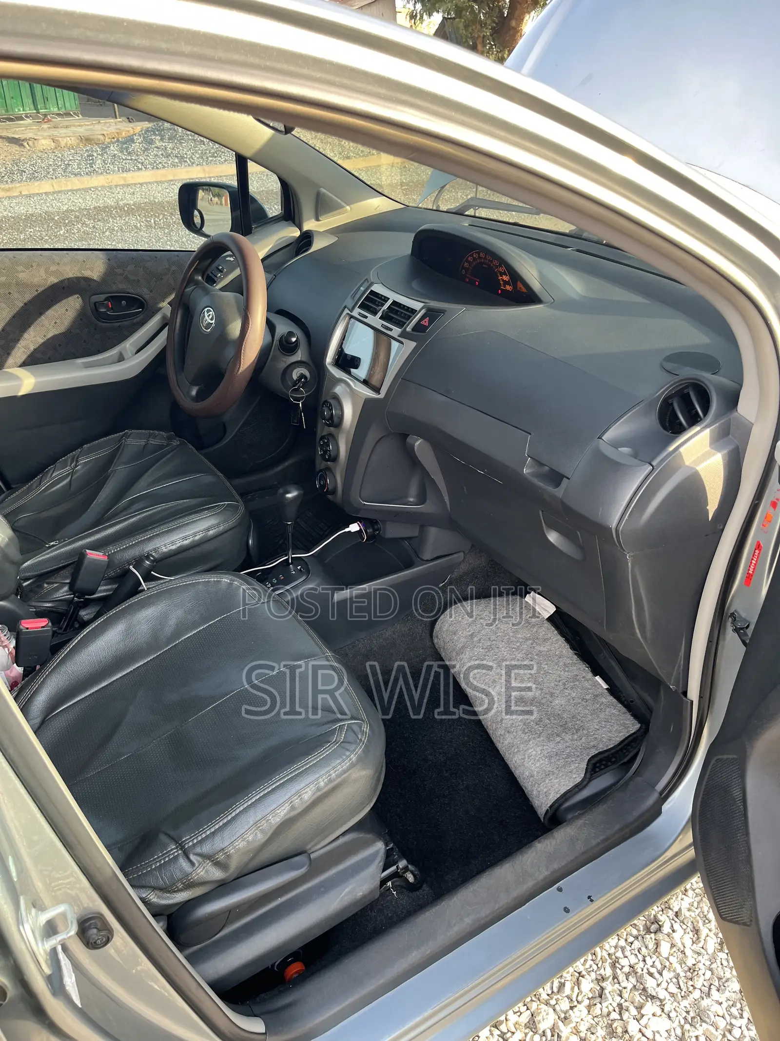 Toyota Vitz 2010 Gray