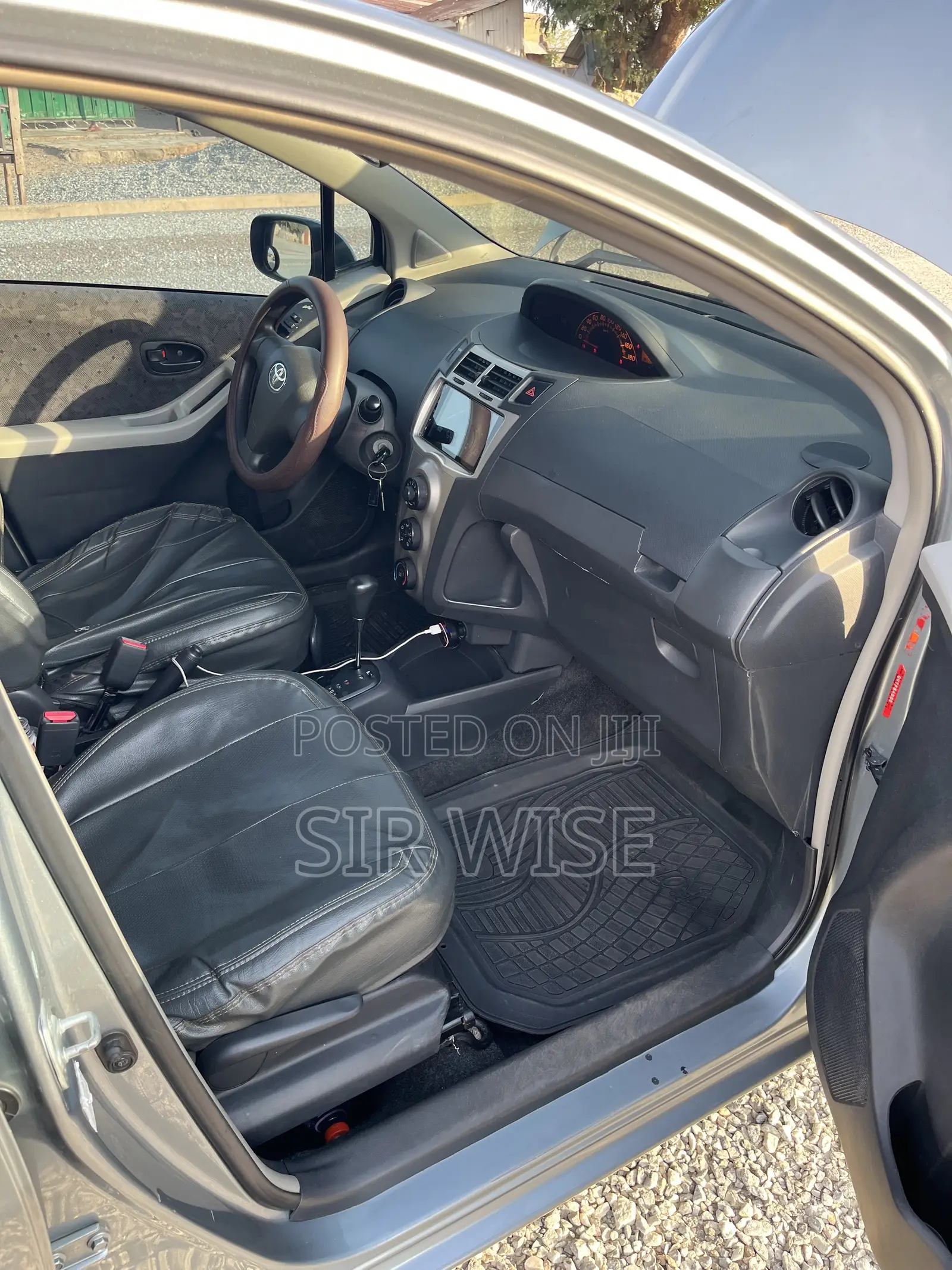 Toyota Vitz 2010 Gray