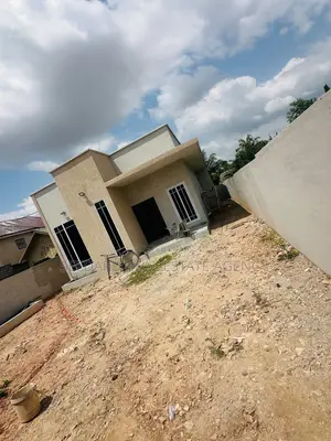 3bdrm House in Sefdard Properties, Amasaman for sale