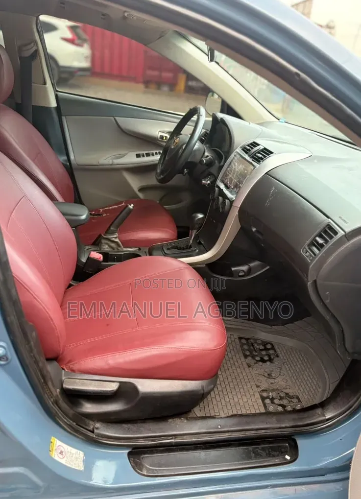 Toyota Corolla LE 4dr Sedan (1.8L 4 cyl 4A) 2009 Gray