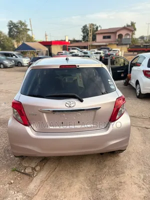 Toyota Vitz 1.3 AWD 5dr 2013 Pink