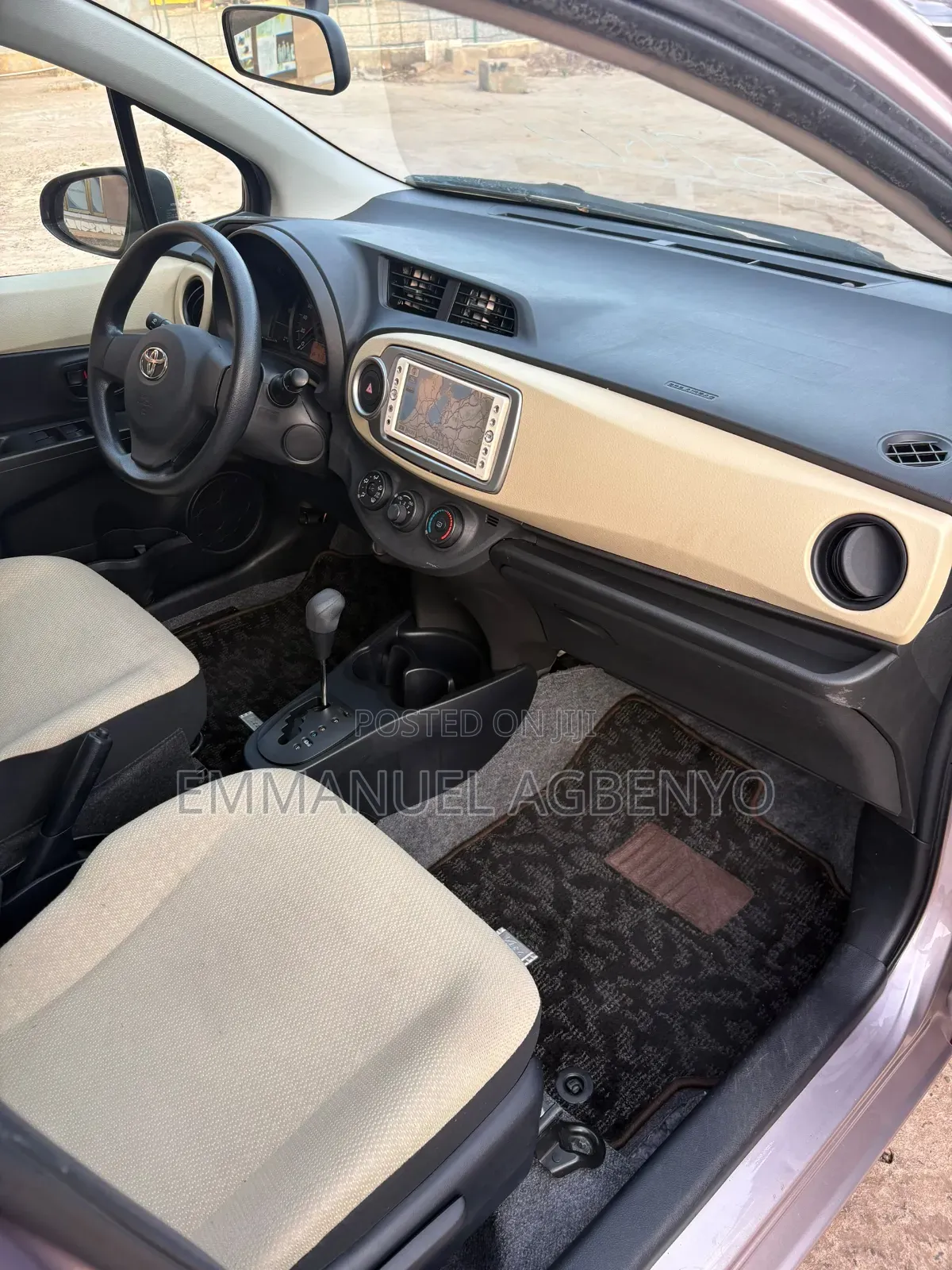 Toyota Vitz 1.3 AWD 5dr 2013 Pink