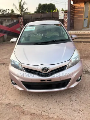 Toyota Vitz 1.3 AWD 5dr 2013 Pink