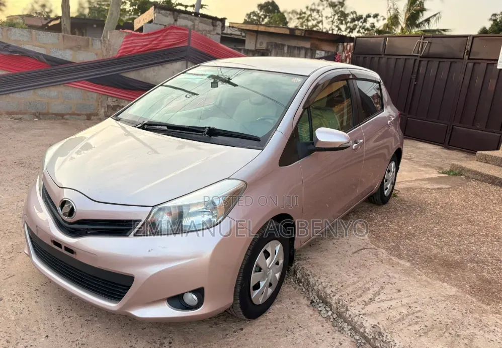 Toyota Vitz 1.3 AWD 5dr 2013 Pink