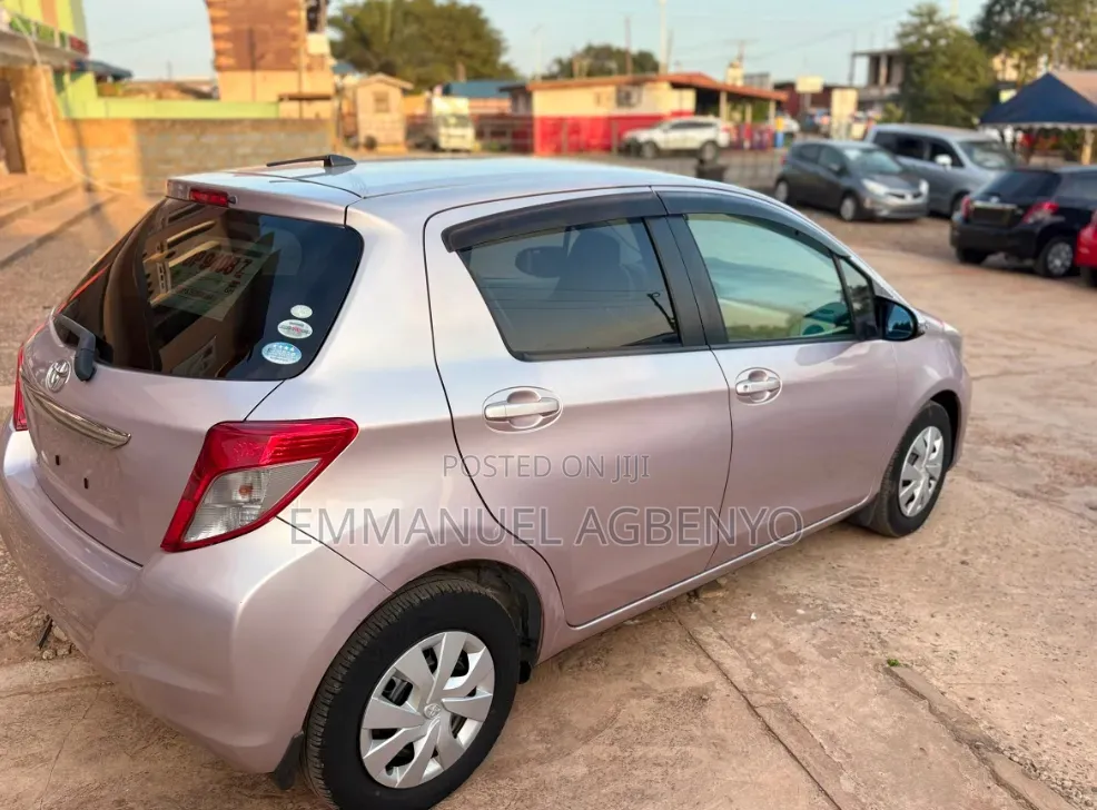 Toyota Vitz 1.3 AWD 5dr 2013 Pink