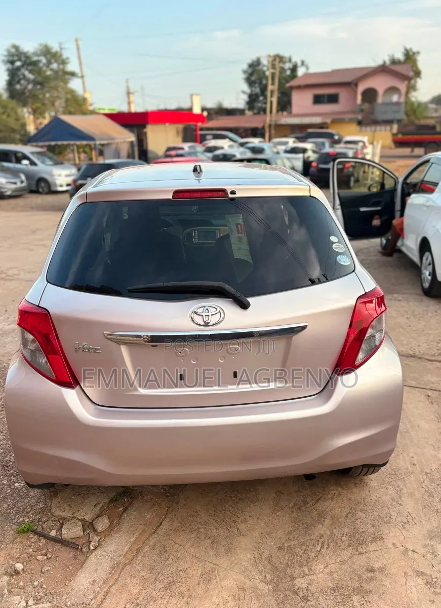 Toyota Vitz 1.3 AWD 5dr 2013 Pink