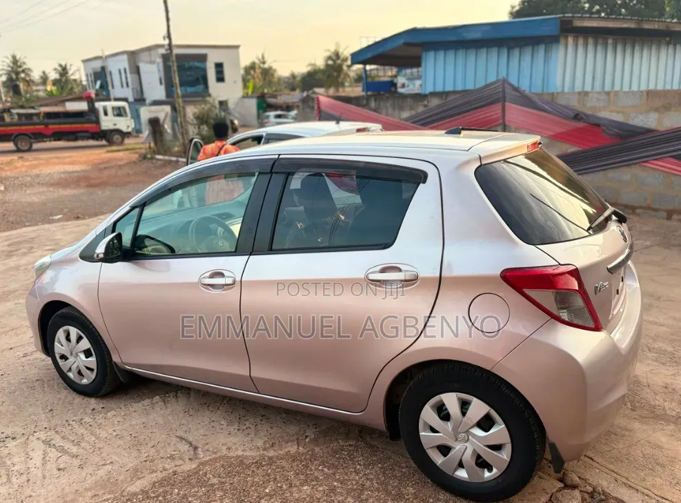 Toyota Vitz 1.3 AWD 5dr 2013 Pink