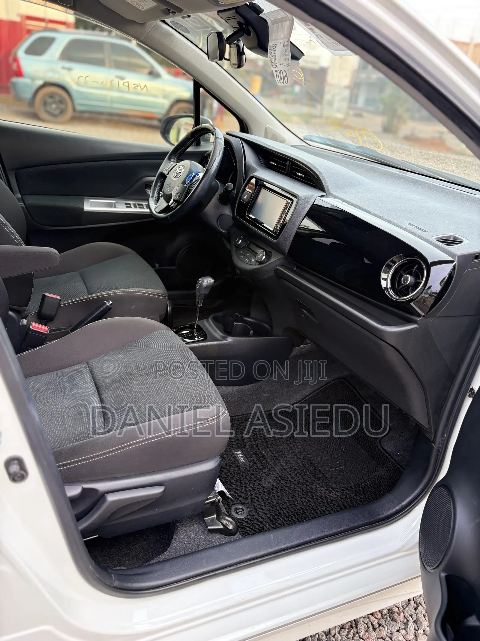 Toyota Vitz 1.3 AWD 5dr 2017 White