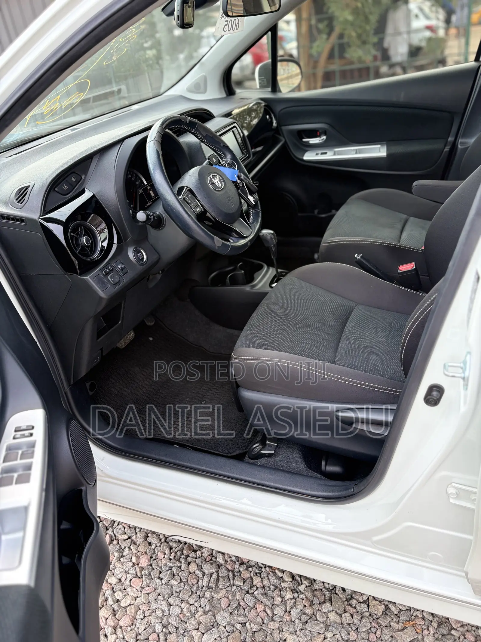 Toyota Vitz 1.3 AWD 5dr 2017 White