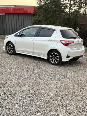 Toyota Vitz 1.3 AWD 5dr 2017 White