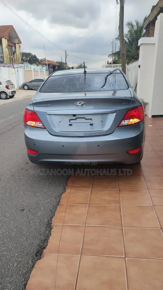 Hyundai Accent SE 2018 Gray